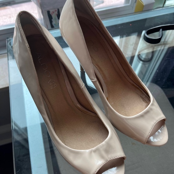 Nude Pep-toe pumps - Picture 1 of 4